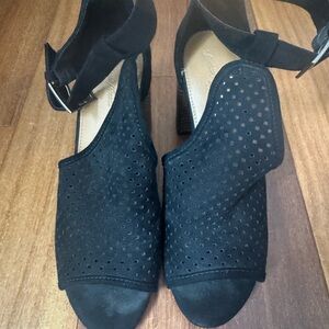 Universal Thread Black Perforated Heels